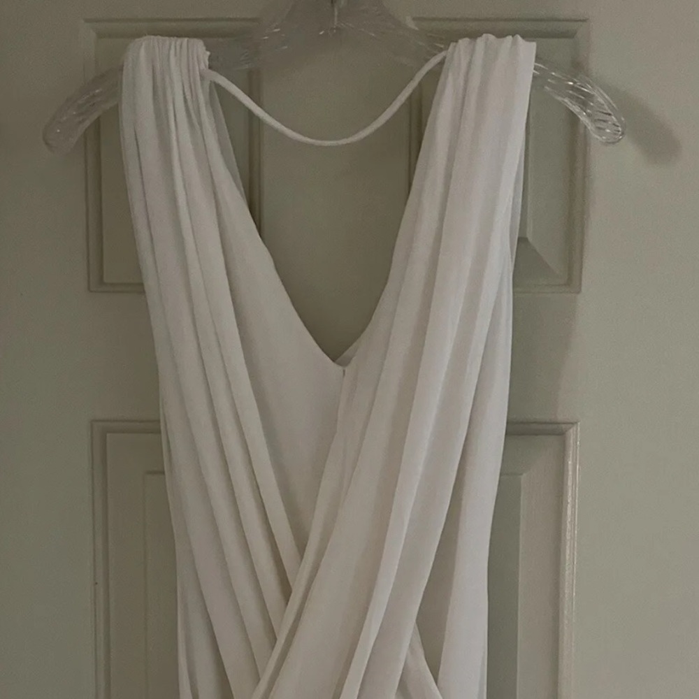 Elegant White Sleeveless Dress